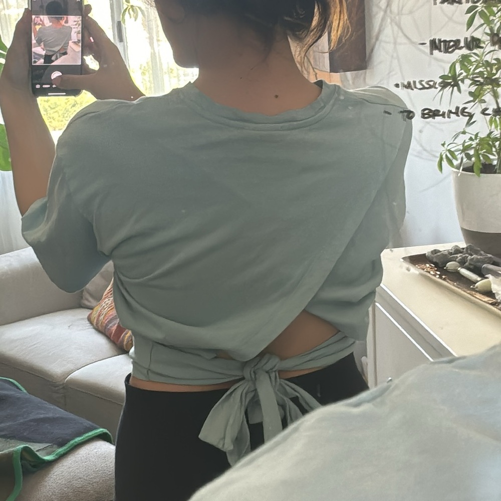 Blue Universal threads tie crop